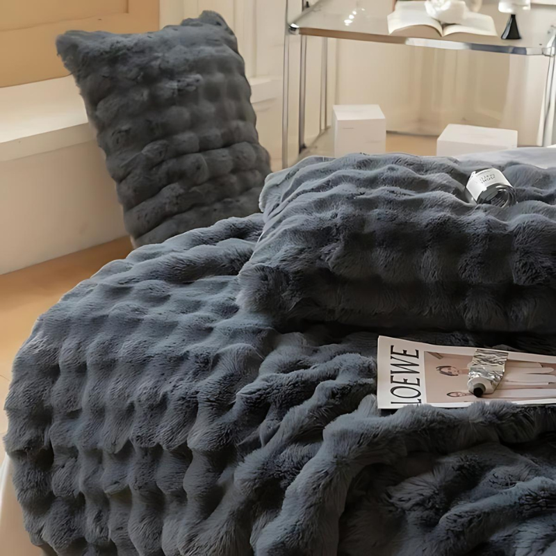 Faux Fur Blanket – Soft Double-Sided Throw for Cozy Home Office Comfort