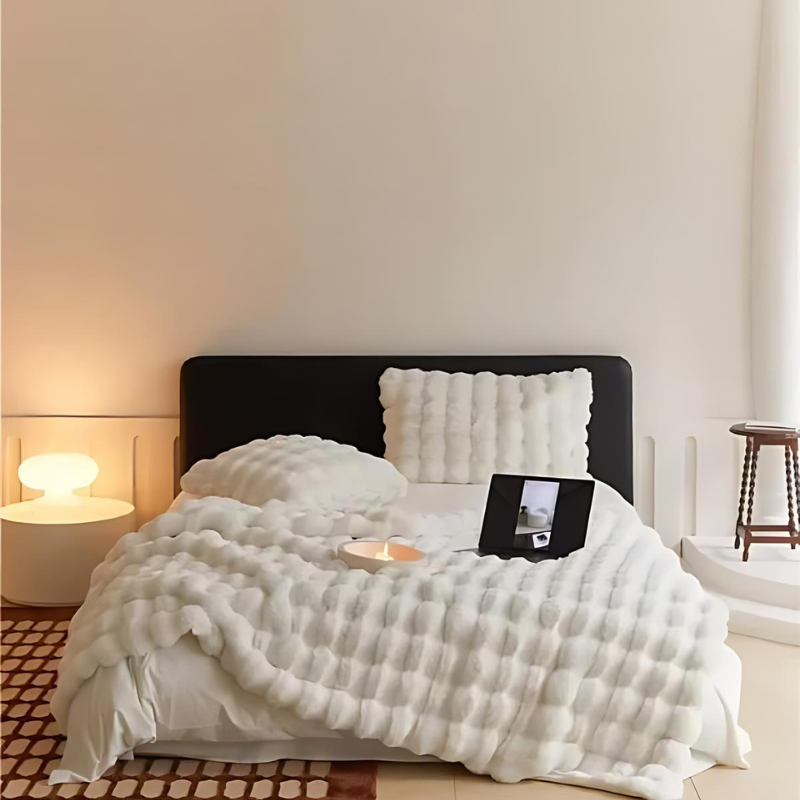 Faux Fur Blanket – Soft Double-Sided Throw for Cozy Home Office Comfort