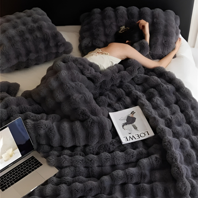 Faux Fur Blanket – Soft Double-Sided Throw for Cozy Home Office Comfort