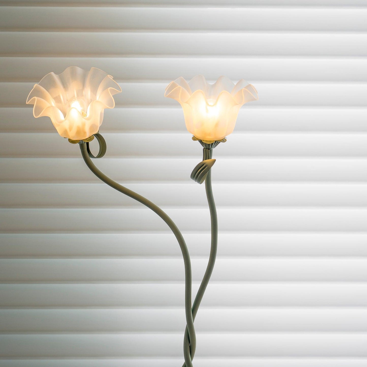 Floor Lamp for Home Office – Modern Elegant Lighting with Soft Glow Design