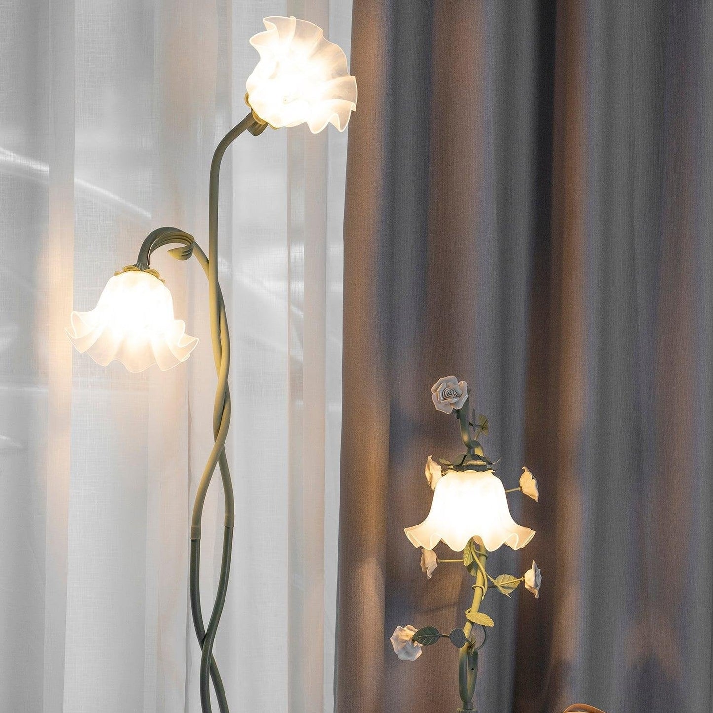 Floor Lamp for Home Office – Modern Elegant Lighting with Soft Glow Design