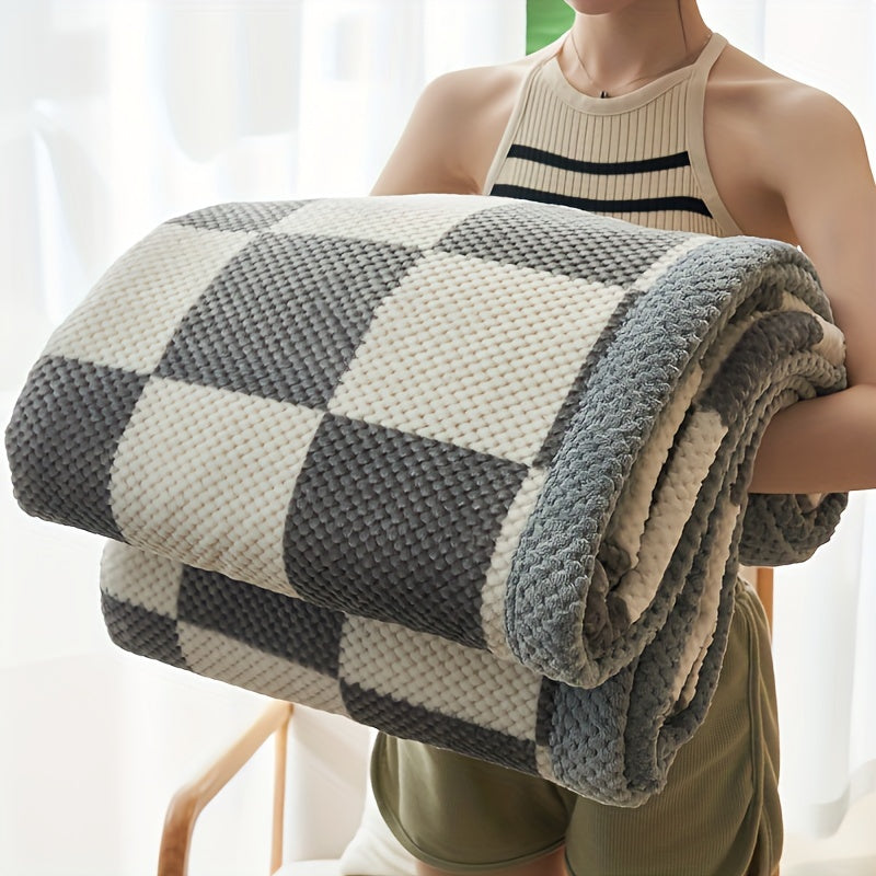 Checked Fleece Blanket for Cozy Home Comfort and Stylish Warmth