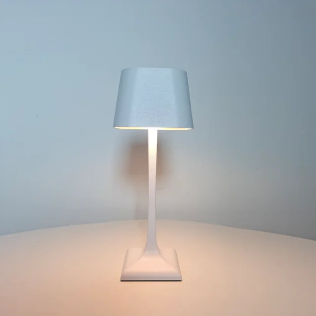 مصباح طاولة USB LED - تصميم مربع عصري للاستخدام المنزلي والمكتبي