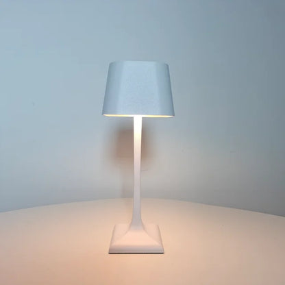 مصباح طاولة USB LED - تصميم مربع عصري للاستخدام المنزلي والمكتبي