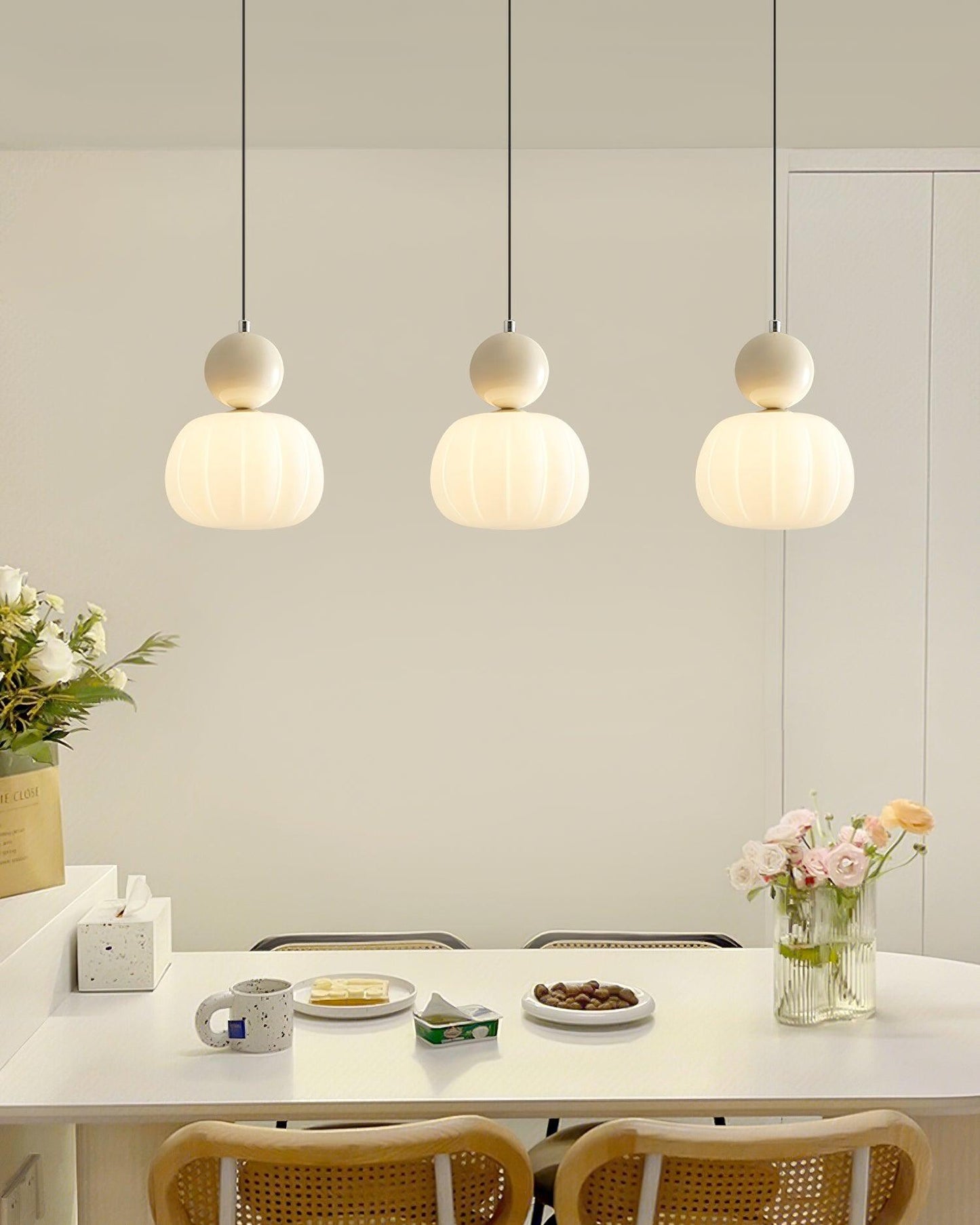 Stylish Pendant Light for Home and Office - Modern Design, Versatile Use