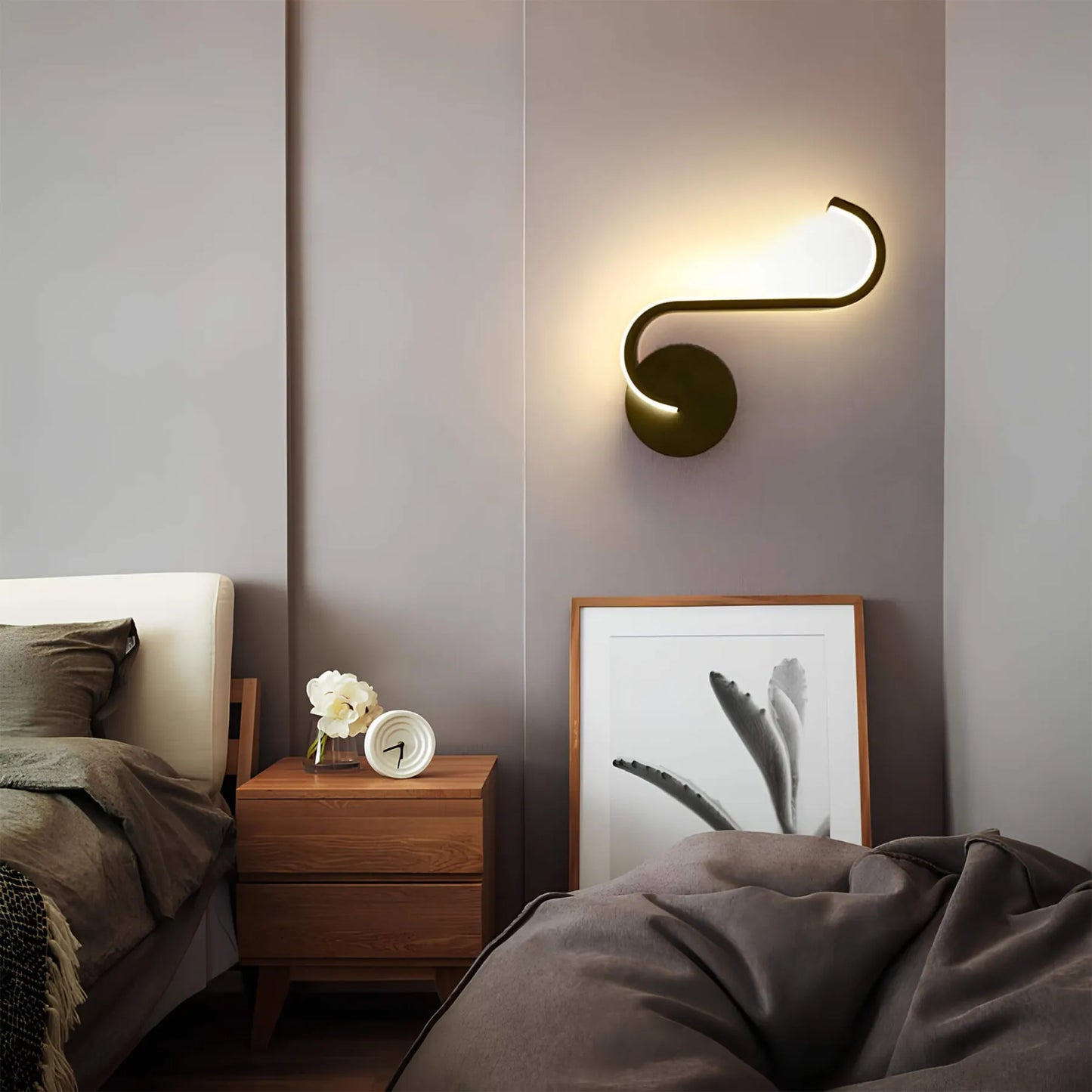 Modern Wall Light for Home and Office - Elegant Design for Stylish Atmosphere