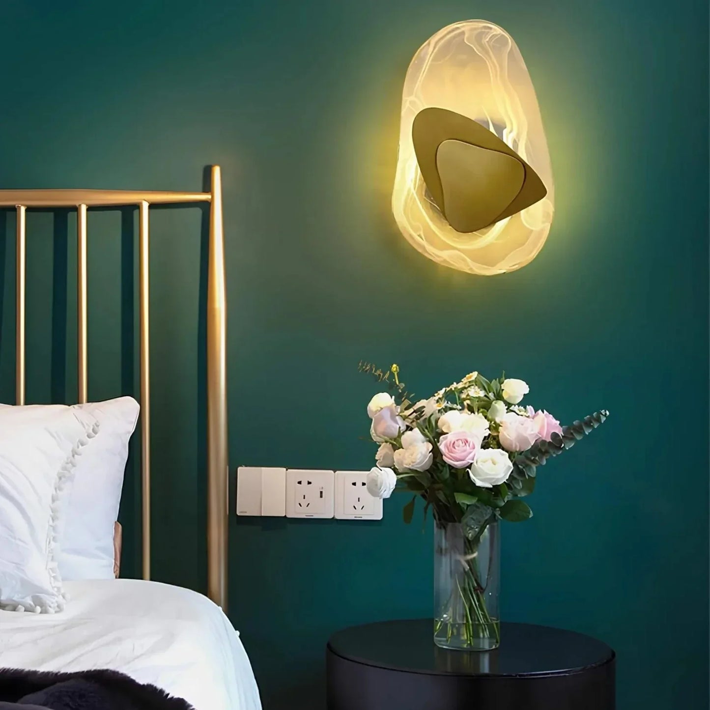 Wall Light for Elegant Home Illumination - Chic Design for Living Spaces