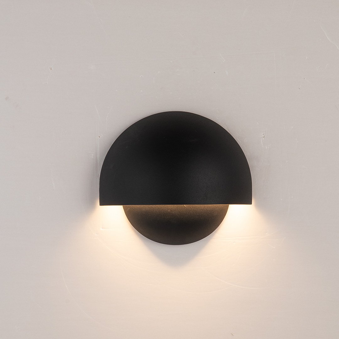 Outdoor Wall Light Warm White Illumination for Modern Home Decor